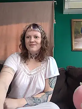 Snapshot of RosieSwitchBitch chatting on May 12, 12:00 pm RosieSwitchBitch online show from May 12, 12:00 pm