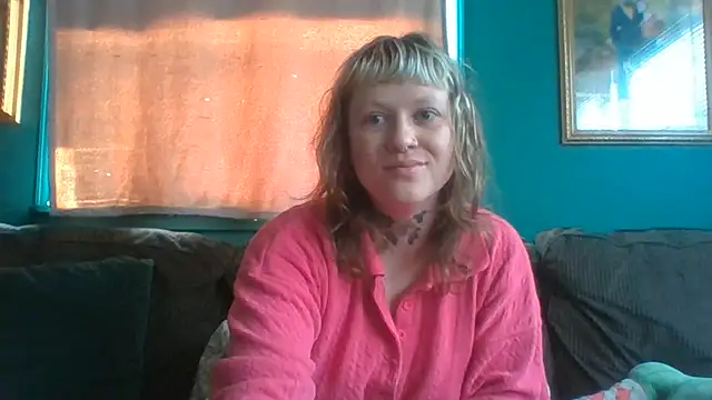 Snapshot of RosieSwitchBitch chatting on June 6, 10:53 am RosieSwitchBitch online show from June 6, 10:53 am