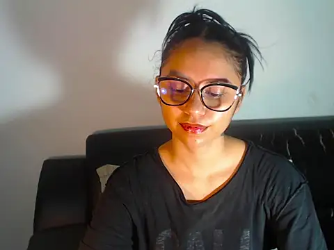 Snapshot of BellaLuxxs chatting on May 30, 10:59 pm BellaLuxxs online show from May 30, 10:59 pm