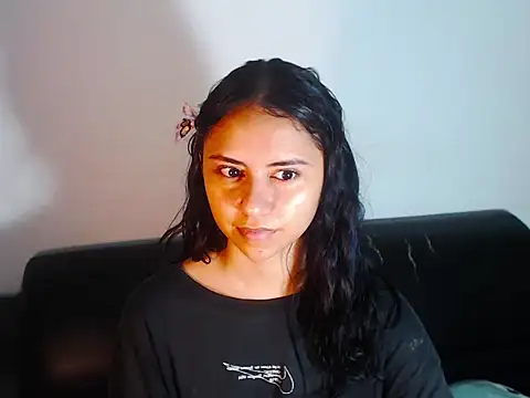 Snapshot of BellaLuxxs chatting on June 6, 10:15 pm BellaLuxxs online show from June 6, 10:15 pm