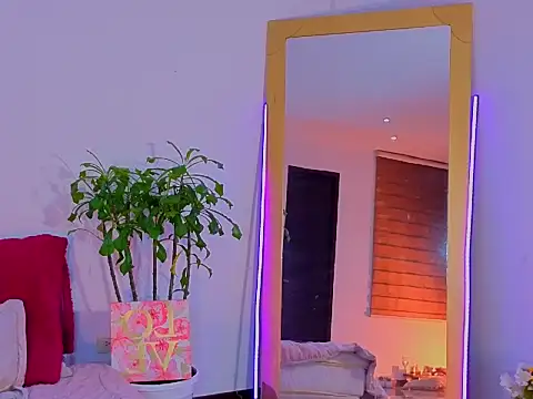 Lovelymoon  online show from June 10, 6:03 am