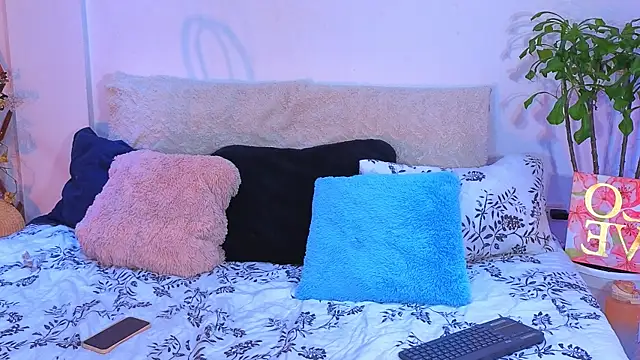 Lovelymoon  online show from June 25, 3:37 am