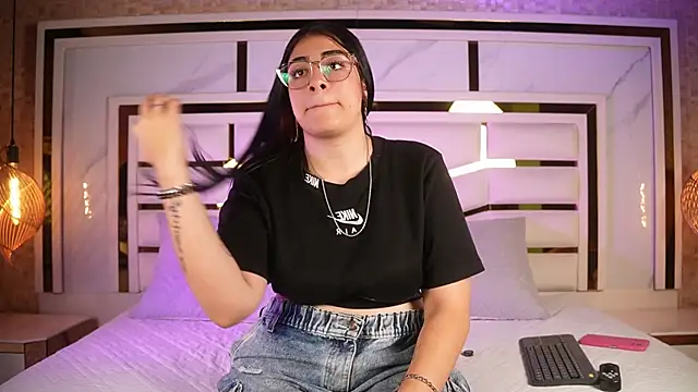 nicole sm online show from April 24, 3:30 am