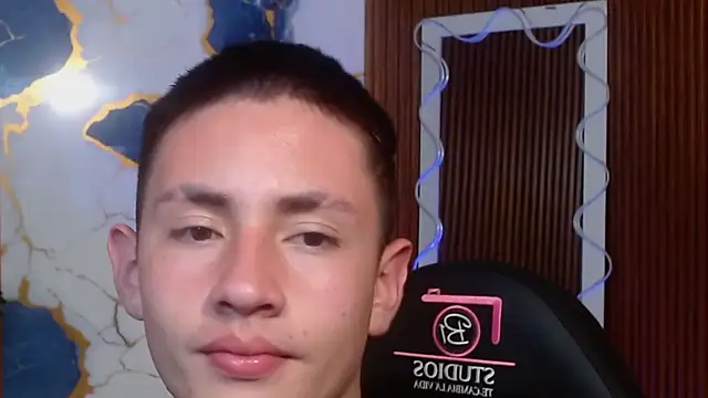 Snapshot of Andres_Tay chatting on May 7, 2:27 am Andres Tay online show from May 7, 2:27 am