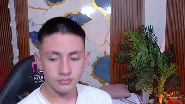 Snapshot of Andres_Tay chatting on June 6, 2:39 am Andres Tay online show from June 6, 2:39 am