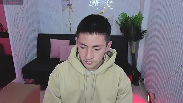 Snapshot of Andres_Tay chatting on May 27, 9:00 pm Andres Tay online show from May 27, 9:00 pm