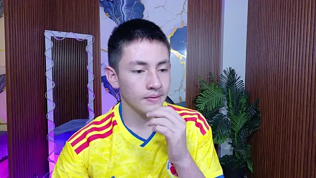 Snapshot of Andres_Tay chatting on June 1, 1:50 am Andres Tay online show from June 1, 1:50 am