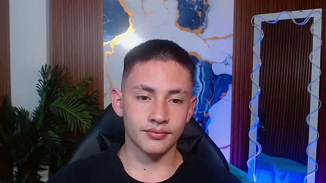 Snapshot of Andres_Tay chatting on May 8, 2:26 am Andres Tay online show from May 8, 2:26 am