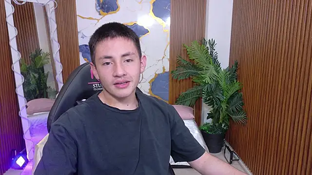 Snapshot of Andres_Tay chatting on June 5, 2:27 am Andres Tay online show from June 5, 2:27 am