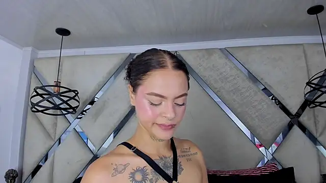 Caroline420  online show from July 6, 2:35 pm