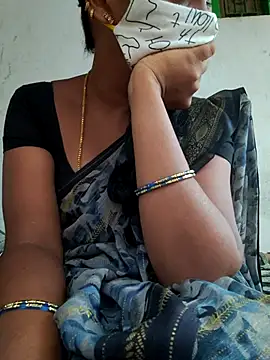 Snapshot of Tamil_Hot_HoneyBee chatting on May 9, 11:24 am Tamil Hot HoneyBee online show from May 9, 11:24 am