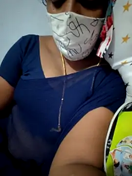 Snapshot of Tamil_Hot_HoneyBee chatting on May 12, 5:52 pm Tamil Hot HoneyBee online show from May 12, 5:52 pm