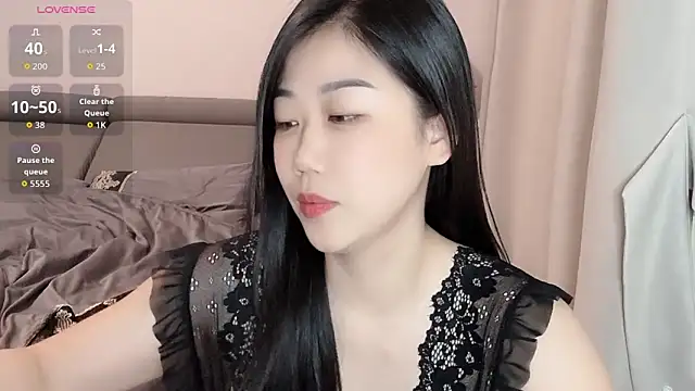 Snapshot of F-Yuwei chatting on June 5, 8:09 am F-Yuwei online show from June 5, 8:09 am