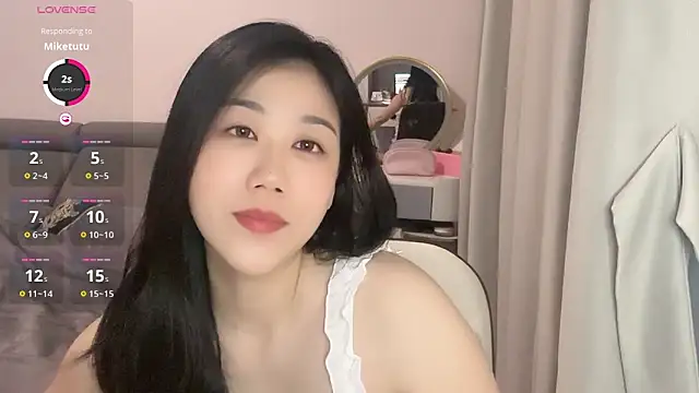 Snapshot of F-Yuwei chatting on June 2, 3:12 pm F-Yuwei online show from June 2, 3:12 pm