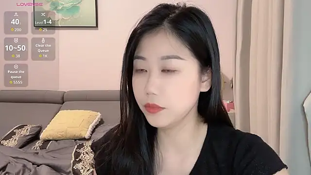 Snapshot of F-Yuwei chatting on May 26, 3:21 pm F-Yuwei online show from May 26, 3:21 pm