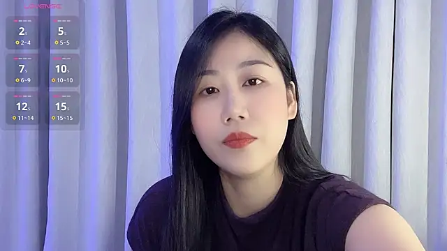 Snapshot of F-Yuwei chatting on May 6, 10:30 am F-Yuwei online show from May 6, 10:30 am