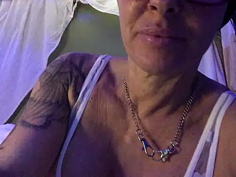 claraxloveuse online show from May 8, 12:20 pm