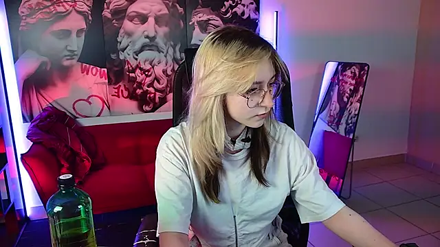 NyxCalderra online show from June 7, 1:33 am