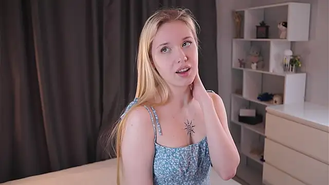 Snapshot of Sweet_Love_Lily chatting on April 28, 6:34 pm Sweet Love Lily online show from April 28, 6:34 pm