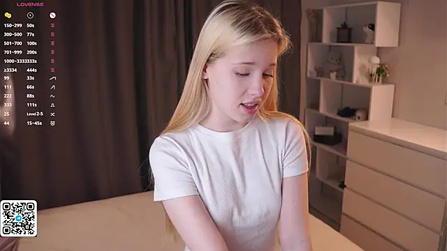 Snapshot of Sweet_Love_Lily chatting on May 13, 9:11 pm Sweet Love Lily online show from May 13, 9:11 pm