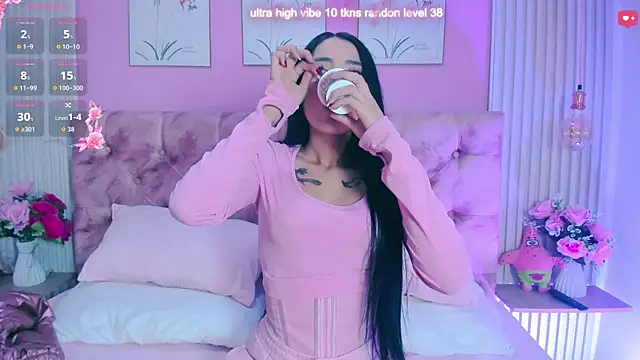 Snapshot of Ariana_west_ chatting on May 26, 1:20 pm Ariana west online show from May 26, 1:20 pm