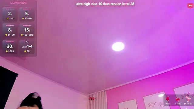 Snapshot of Ariana_west_ chatting on May 2, 12:43 pm Ariana west online show from May 2, 12:43 pm