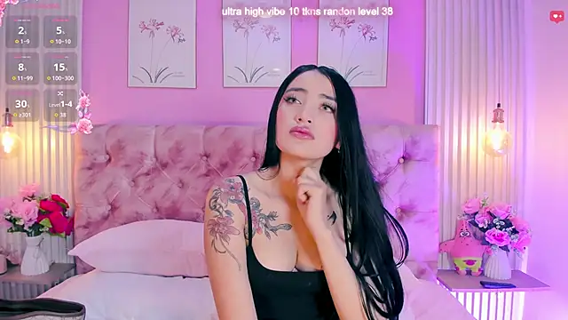 Snapshot of Ariana_west_ chatting on May 28, 1:17 pm Ariana west online show from May 28, 1:17 pm