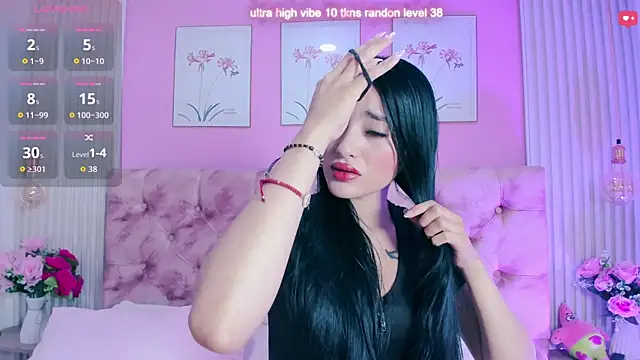 Snapshot of Ariana_west_ chatting on May 6, 2:21 pm Ariana west online show from May 6, 2:21 pm