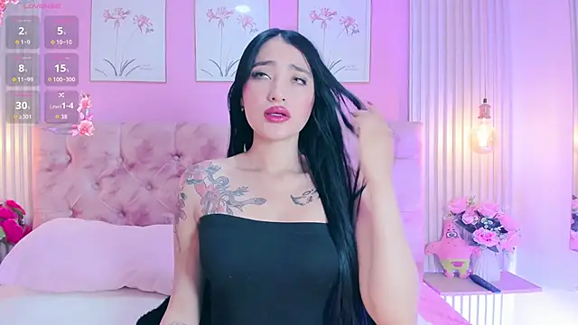 Snapshot of Ariana_west_ chatting on May 23, 12:59 pm Ariana west online show from May 23, 12:59 pm
