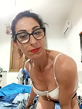 Snapshot of Ambra84 chatting on April 25, 8:28 pm Ambra84 online show from April 25, 8:28 pm