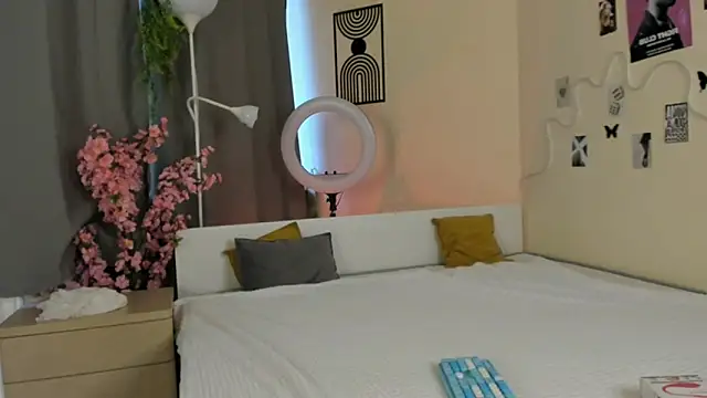 MidnightPoise online show from July 15, 5:36 am