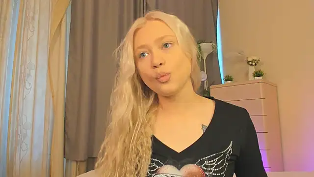 MidnightPoise online show from June 26, 5:24 am