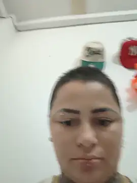 Snapshot of romina23 chatting on May 27, 7:54 pm romina23 online show from May 27, 7:54 pm