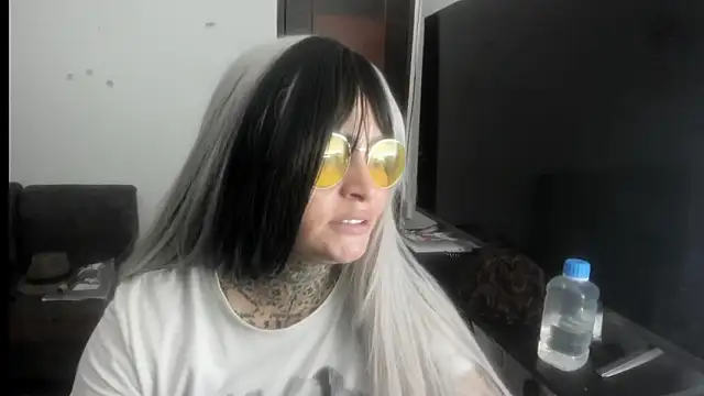 Snapshot of romina23 chatting on May 19, 10:28 pm romina23 online show from May 19, 10:28 pm