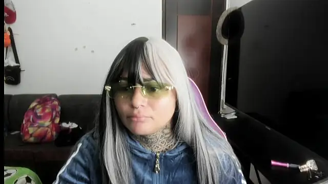 Snapshot of romina23 chatting on May 10, 10:00 pm romina23 online show from May 10, 10:00 pm