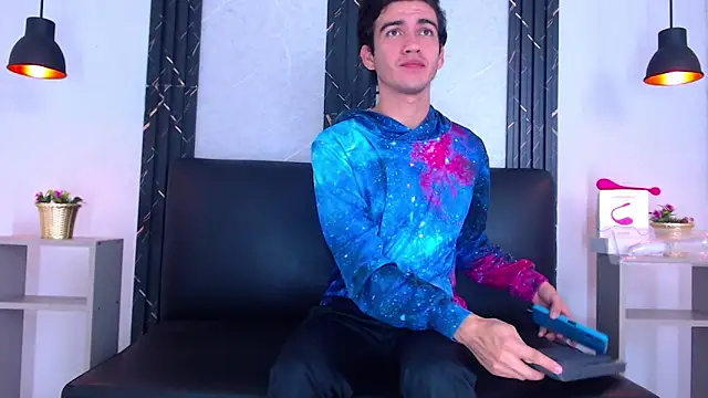 Feiccer Castquer online show from May 11, 2:45 pm