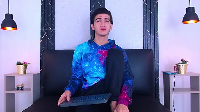 Feiccer Castquer online show from April 28, 11:14 am