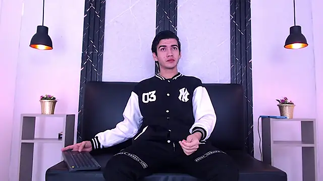 Feiccer Castquer online show from May 10, 11:14 am