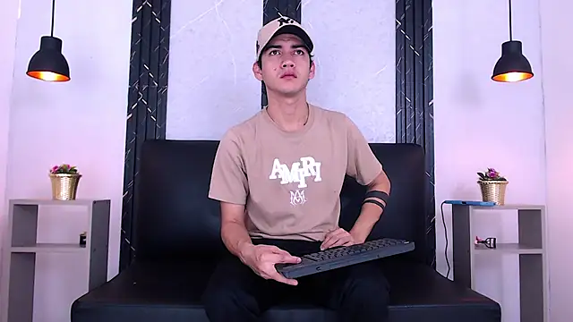 Feiccer Castquer online show from May 9, 11:13 am