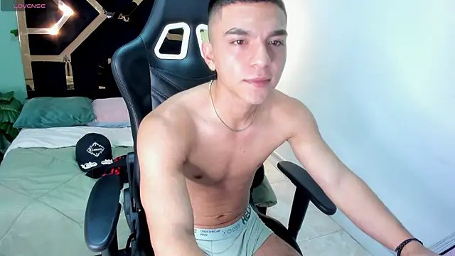 Snapshot of ELGRAN_JEFE chatting on April 30, 1:07 pm ELGRAN JEFE online show from April 30, 1:07 pm