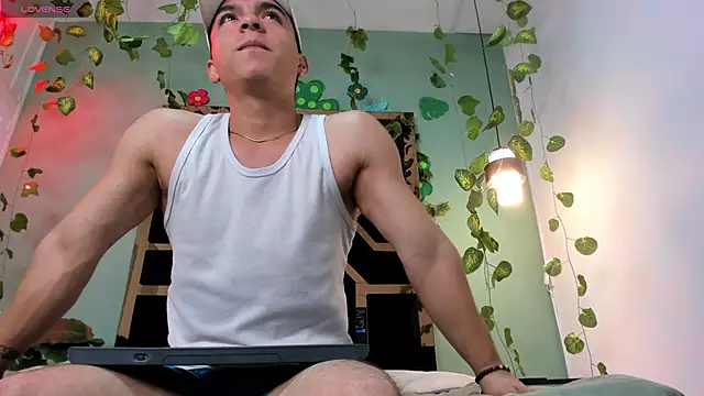 Snapshot of ELGRAN_JEFE chatting on April 28, 12:53 pm ELGRAN JEFE online show from April 28, 12:53 pm