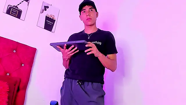 ThiagoSexy005 online show from May 4, 12:25 am