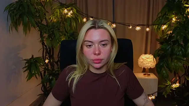 AveriRigby online show from May 7, 10:40 am