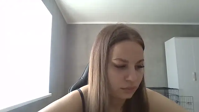 Snapshot of _Linsyy_ee_ chatting on May 12, 9:48 am Linsyy ee online show from May 12, 9:48 am