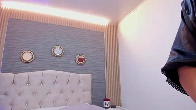 Snapshot of SamyandAllison chatting on May 23, 9:25 pm SamyandAllison online show from May 23, 9:25 pm