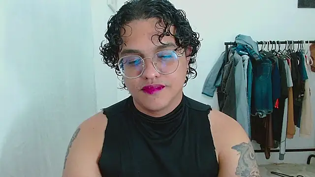 Snapshot of Diane_exotic chatting on May 18, 11:42 pm Diane exotic online show from May 18, 11:42 pm