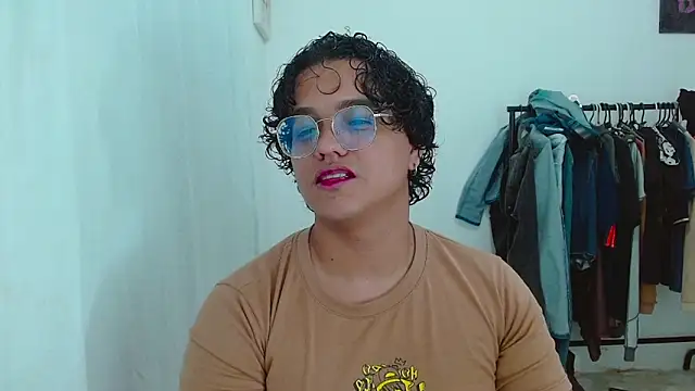 Snapshot of Diane_exotic chatting on May 18, 12:22 am Diane exotic online show from May 18, 12:22 am