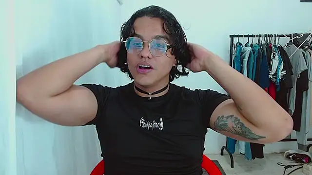 Snapshot of Diane_exotic chatting on June 4, 6:45 pm Diane exotic online show from June 4, 6:45 pm