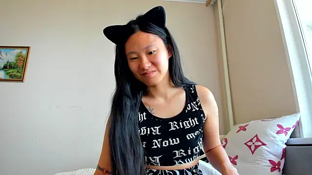 Snapshot of LeyaHanami chatting on June 19, 9:26 am LeyaHanami online show from June 19, 9:26 am