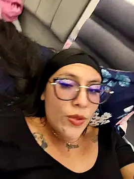 Snapshot of valeryrouse27 chatting on May 6, 12:25 am valeryrouse27 online show from May 6, 12:25 am